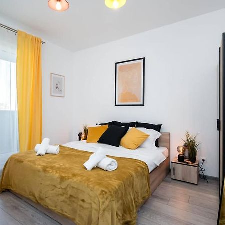 부쿠레슈티 Carol New Building With Balcony 아파트 외부 사진