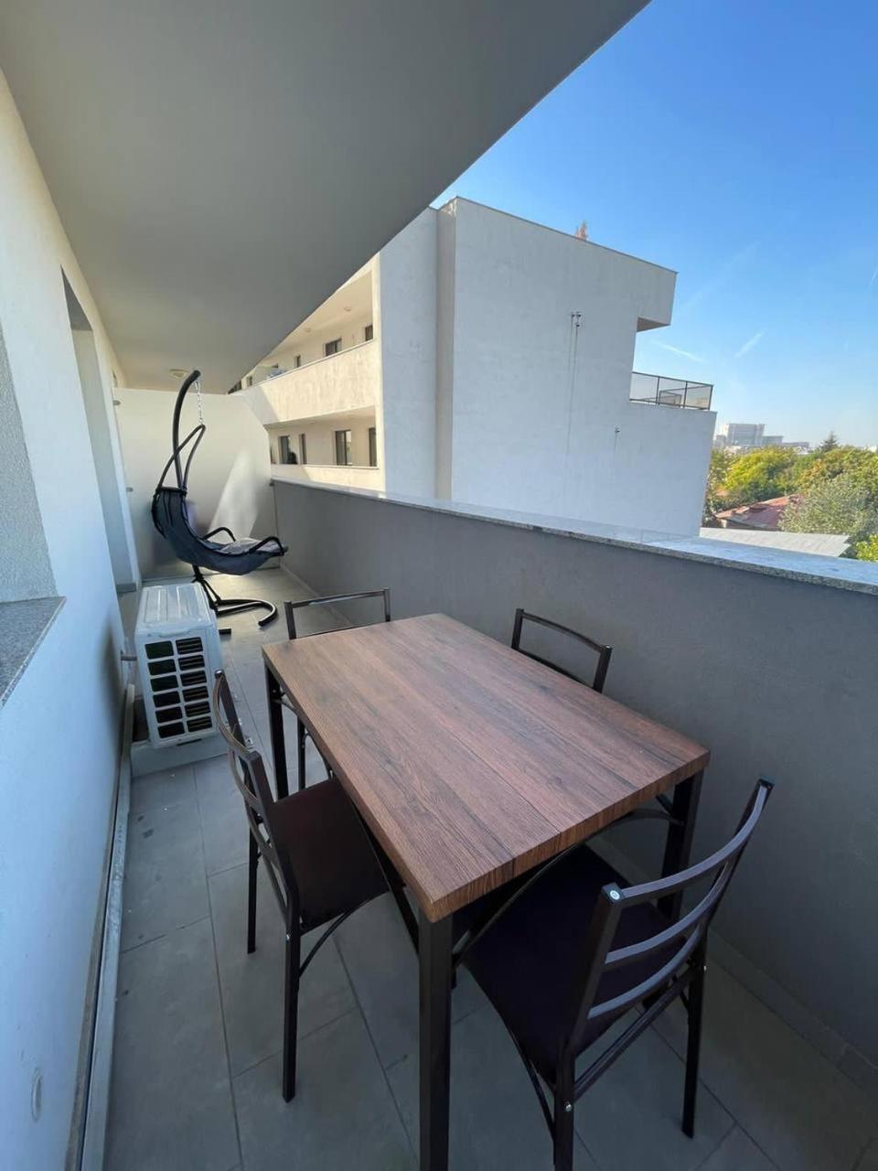 부쿠레슈티 Carol New Building With Balcony 아파트 외부 사진