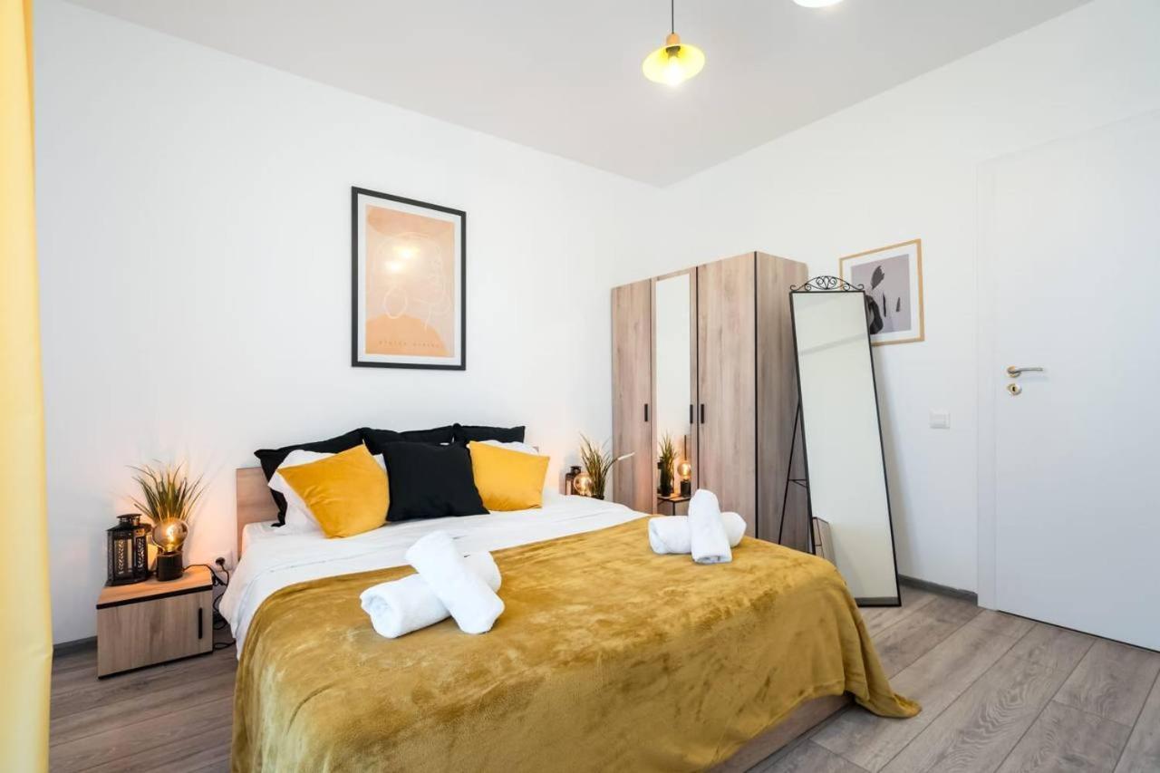 부쿠레슈티 Carol New Building With Balcony 아파트 외부 사진