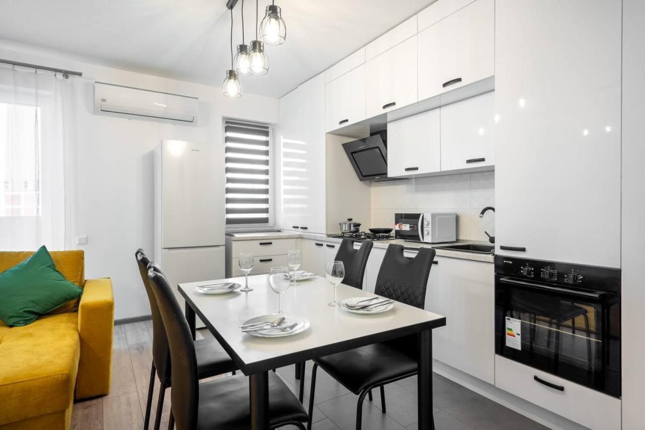 부쿠레슈티 Carol New Building With Balcony 아파트 외부 사진